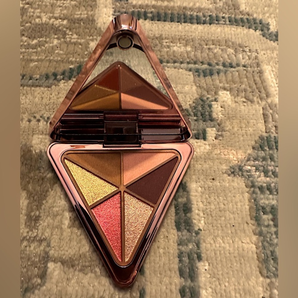 NEW LYS Beauty Eyeshadow Palette